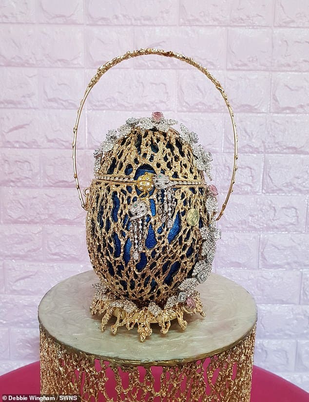 Debbie Wingham’s Upcycled Easter Egg Purse 