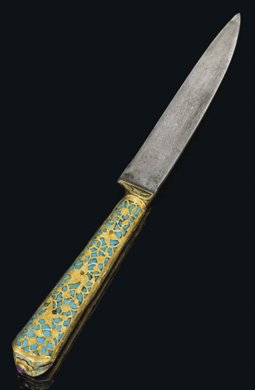Ein Gold- und türkisfarbenes Messer aus dem 16. Jahrhundert