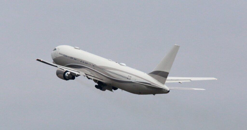 Boeing 767-33AER