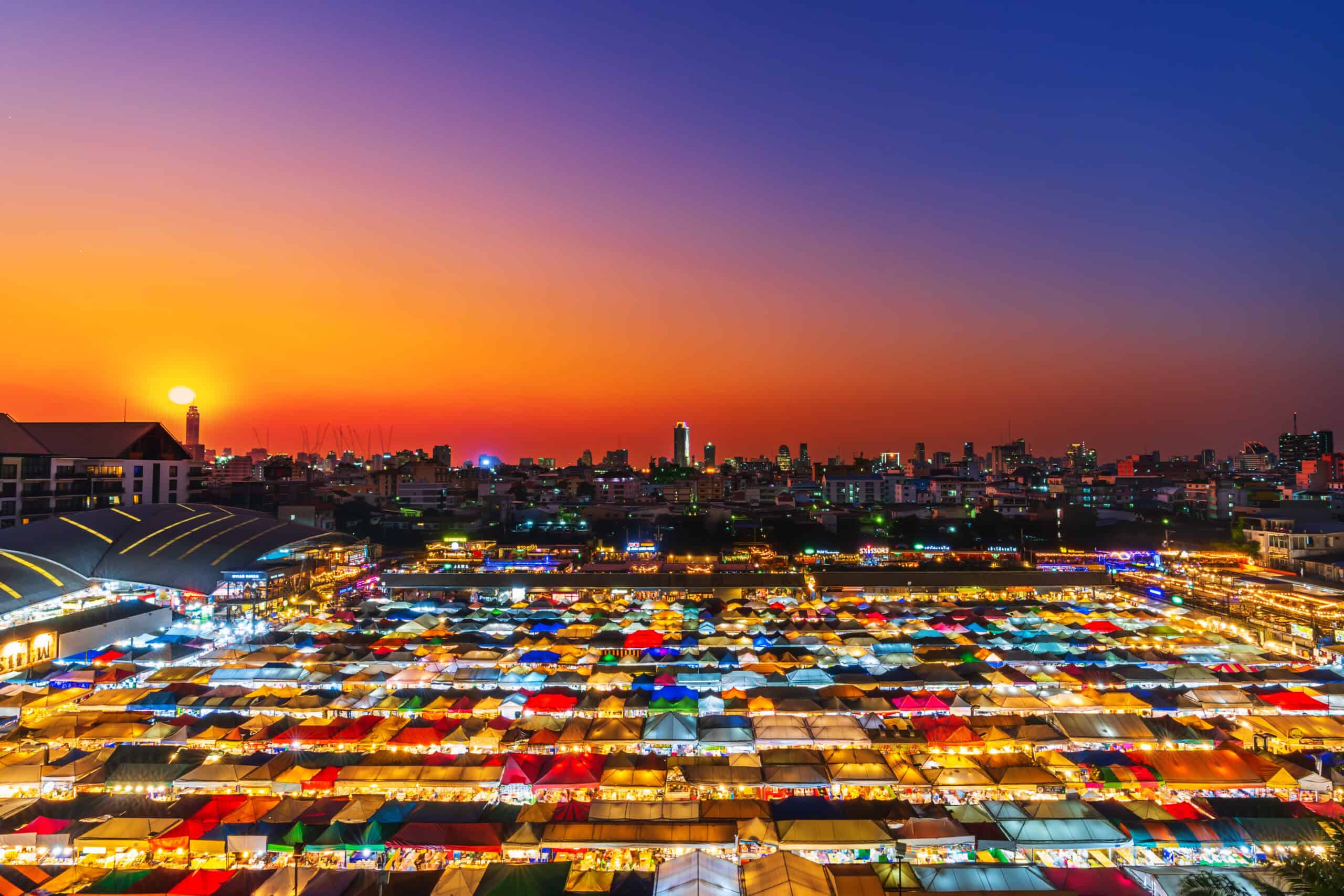 Rot Fai Market, Bangkok, Thailand