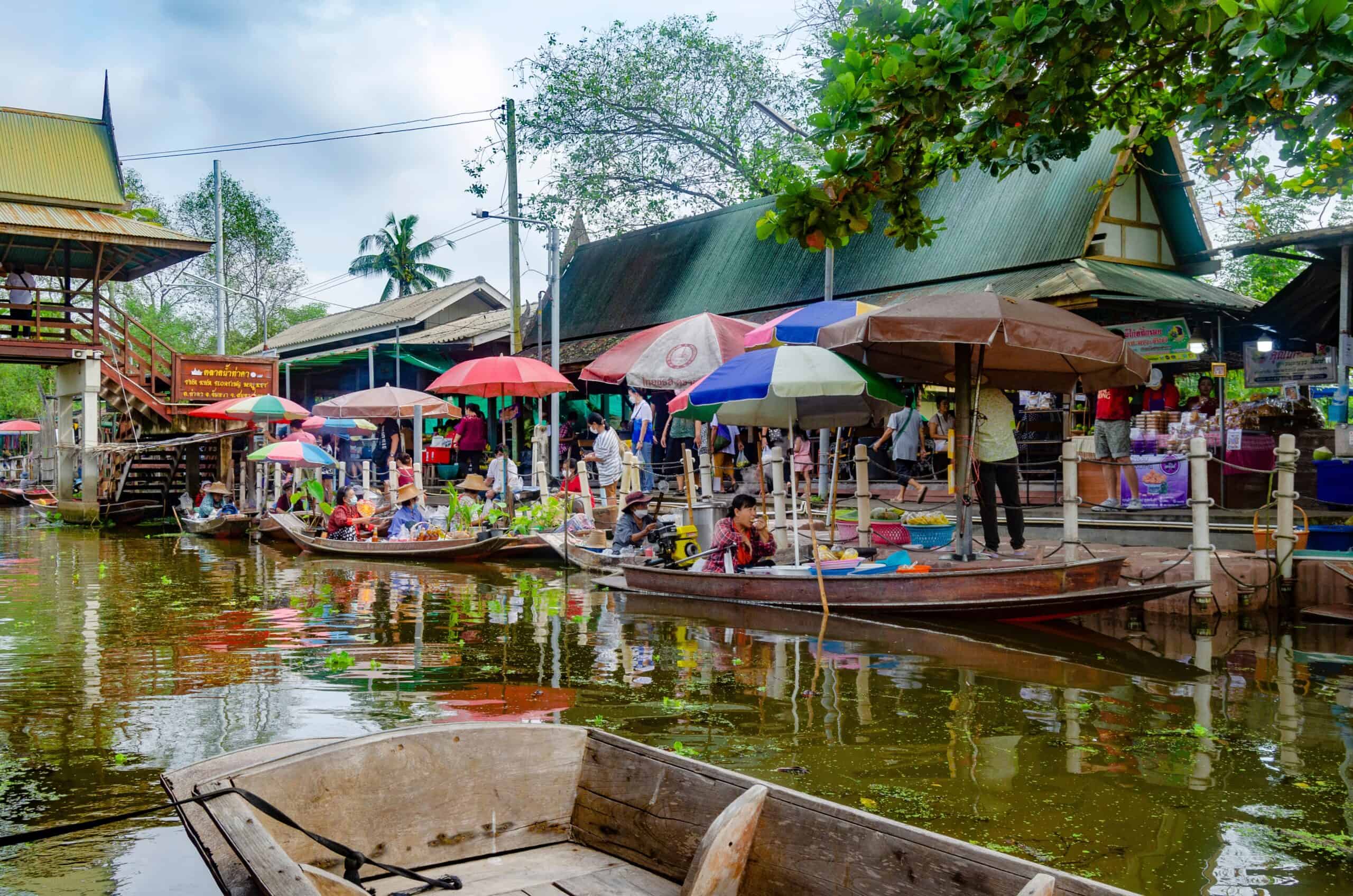 Tha Kha Floating Market, Thailand