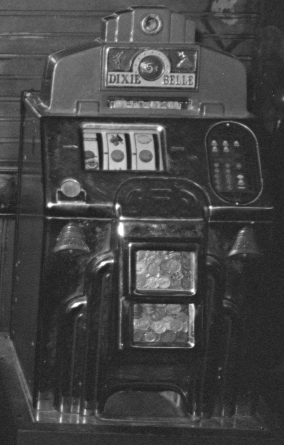 Dixie Belle 5-cent Slot Machine