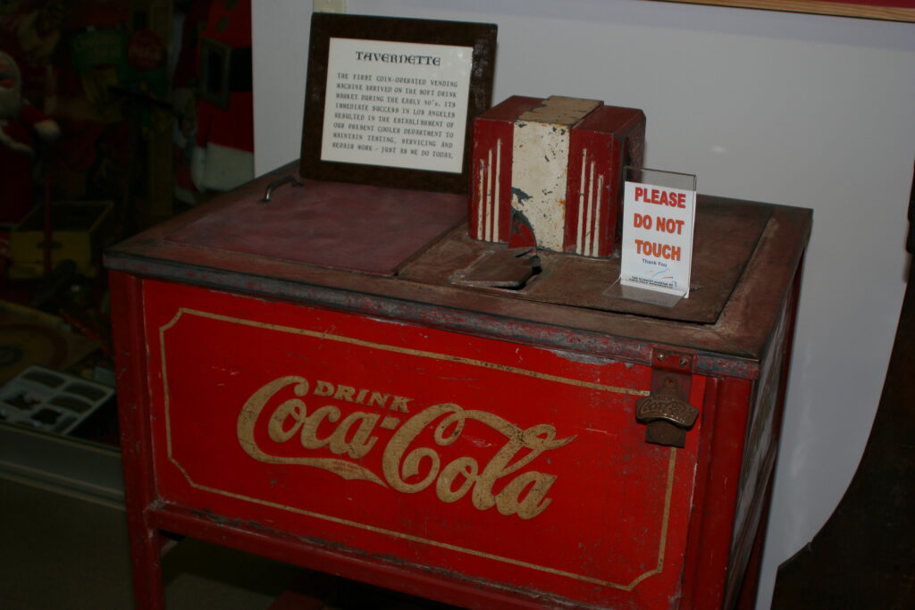 1930s Coca-Cola 'Tavernette' Vending Machine