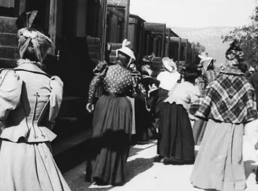 A Train Arrives at La Ciotat (1896)