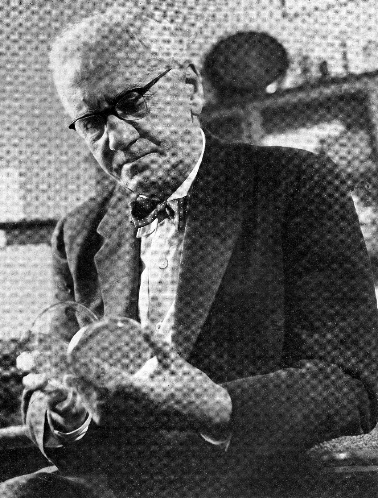 Discovery of Penicillin (Alexander Fleming)