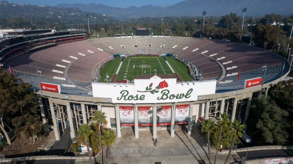 Rose Bowl – Pasadena (used by UCLA)