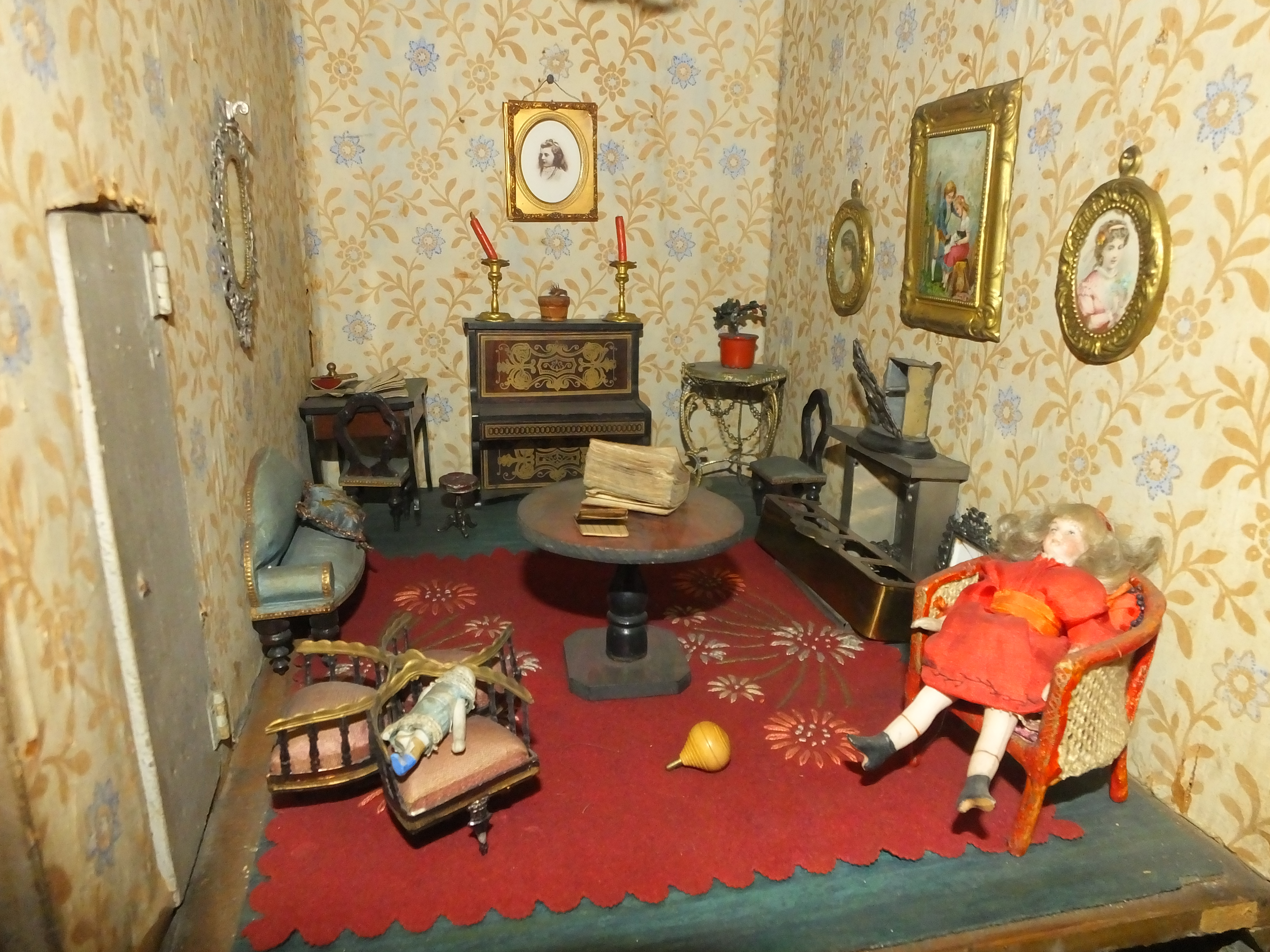 Constance Dahl's 1882 Dollhouse