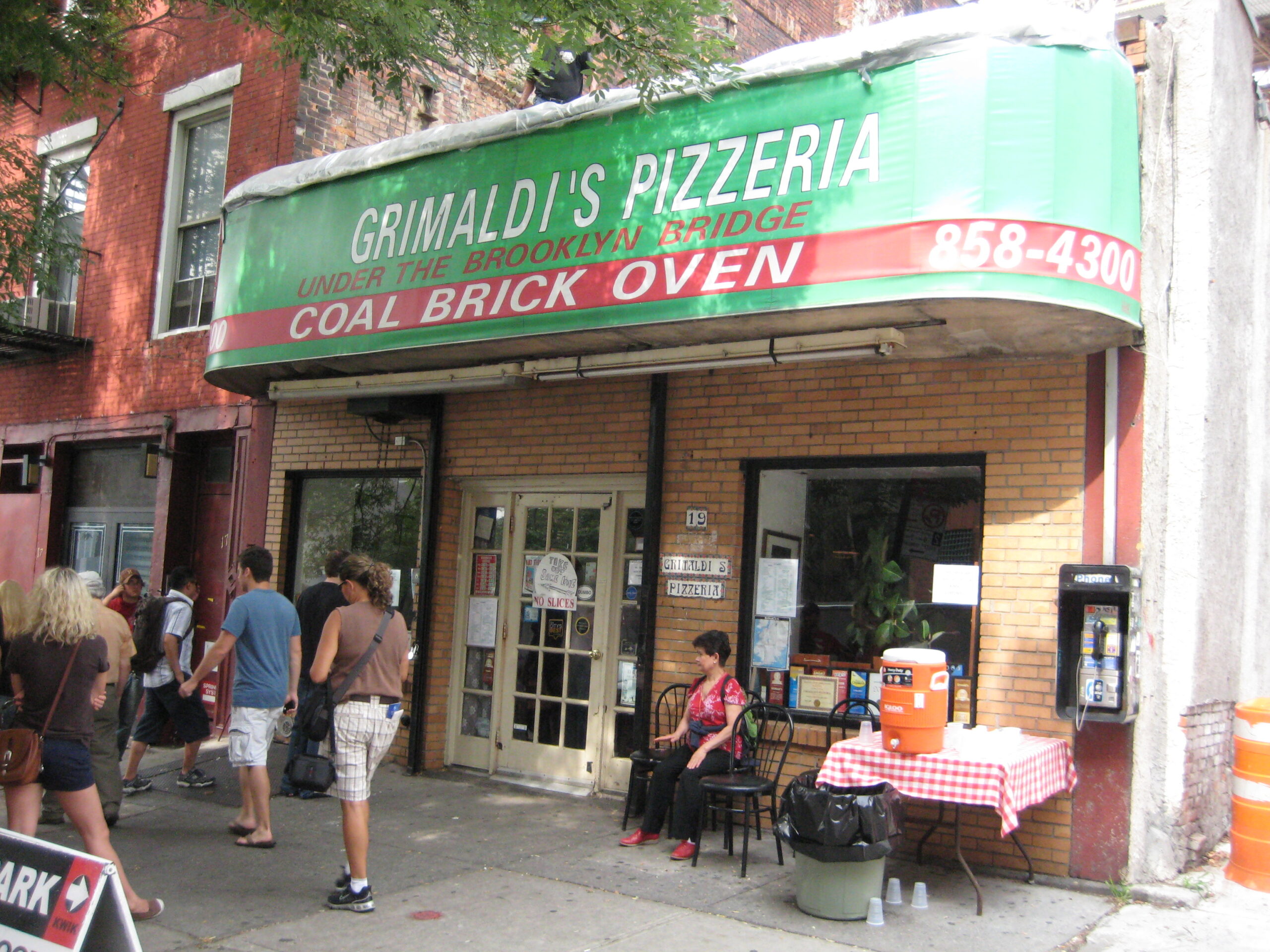 Grimaldi's Pizzeria – 1990