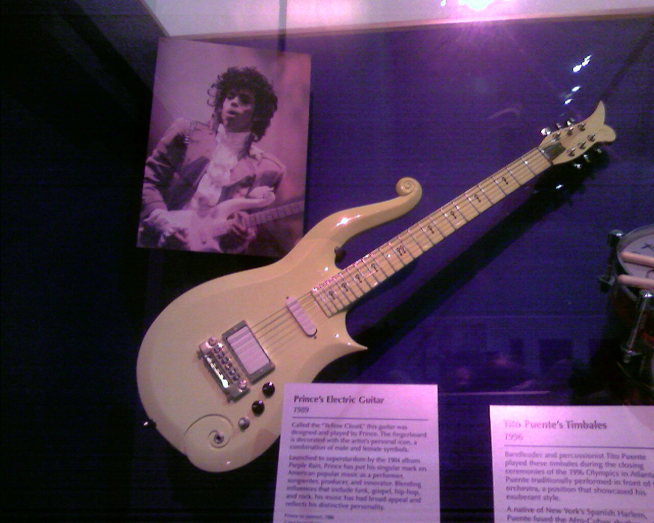 Prince’s Cloud Guitar white