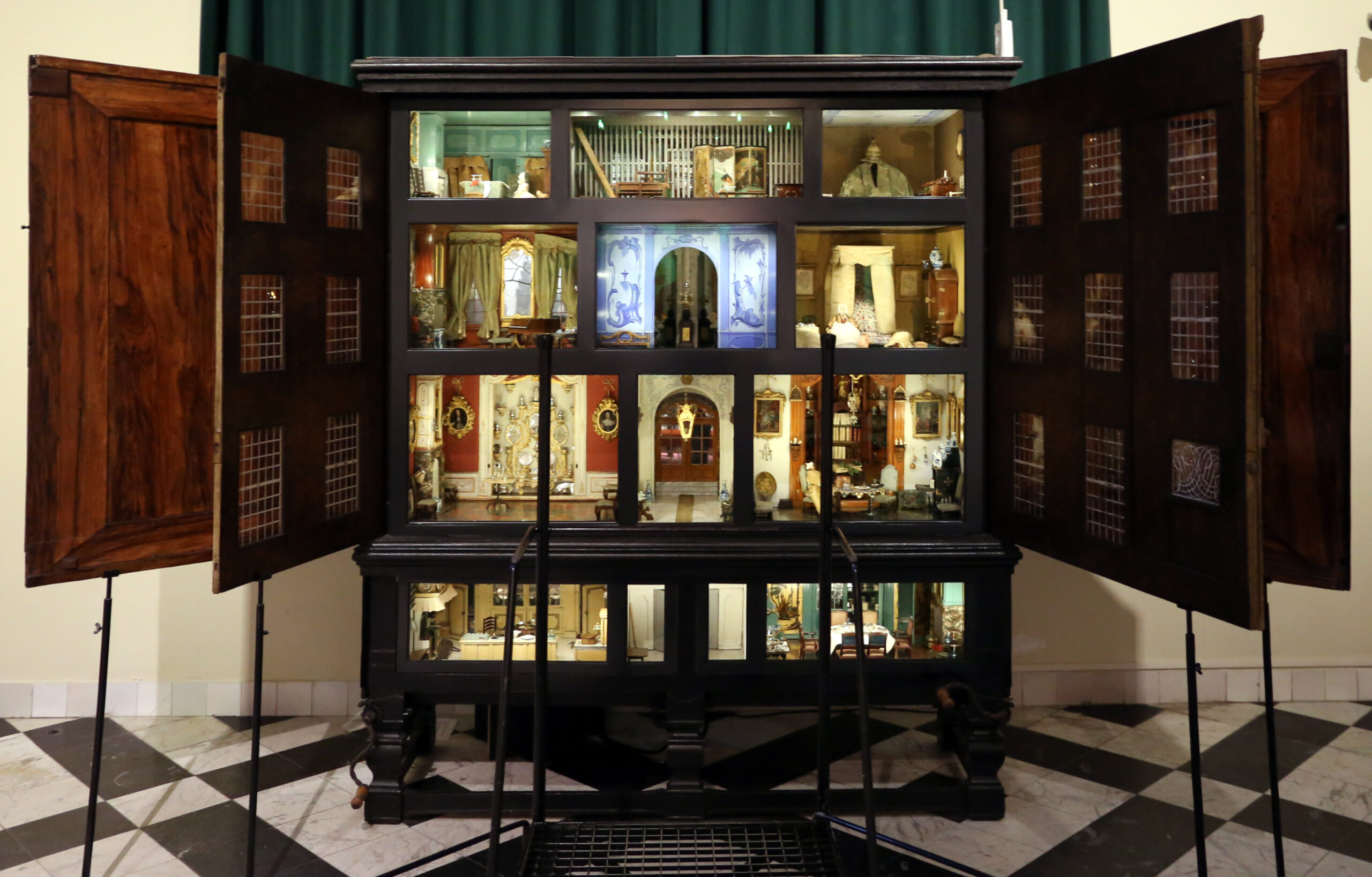 Sara Rothé's Dollhouses