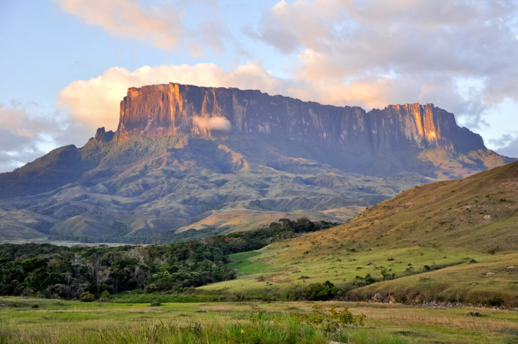 The Double Sunset of Kukenán, Venezuela